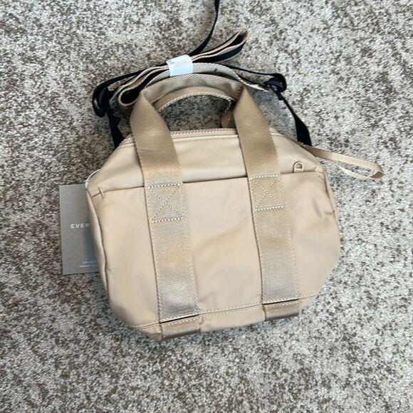 Everlane The Recycled Nylon Crossbody Bag - Picture 5 of 5